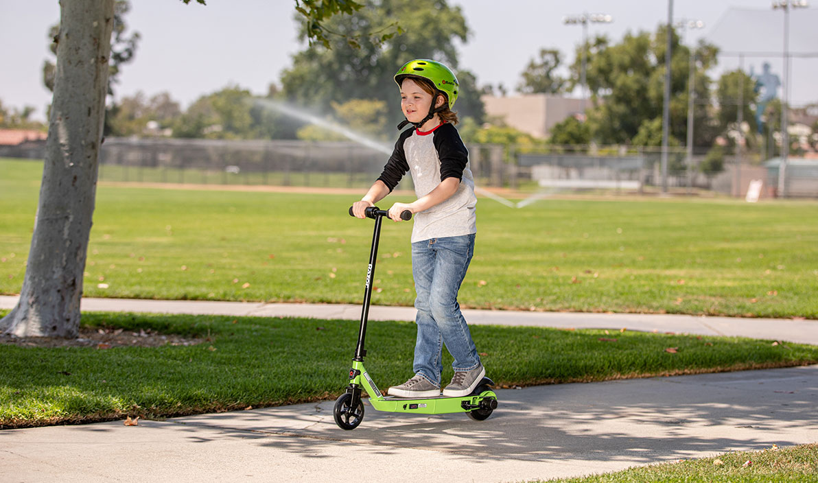 Razor Black Label E90 - Patinete eléctrico para niños de 8 años en  adelante, motor de cubo de alto torque de núcleo de potencia, hasta 10 mph,  marco