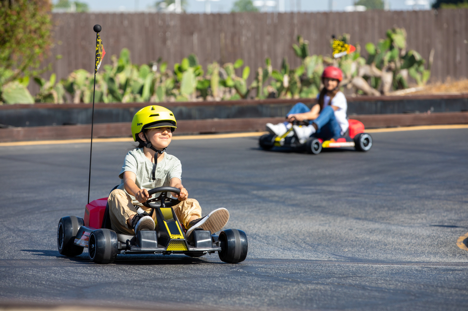 Razor Ground Force Elite ride on track